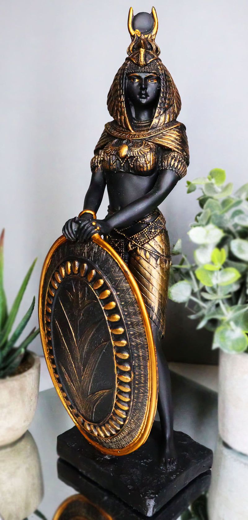 Ancient Egyptian Decorative Legendary Goddess Isis with Shield Figurine Statue