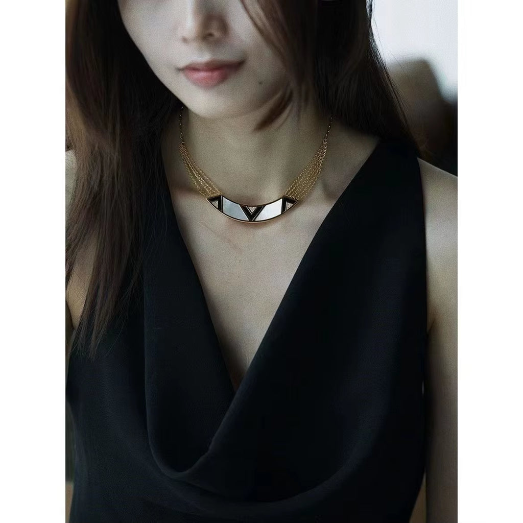 Eternal Light Egyptian Geometry Retro Minority Design White Fritillaria Necklace Luxury High-Grade Clavicle Chain