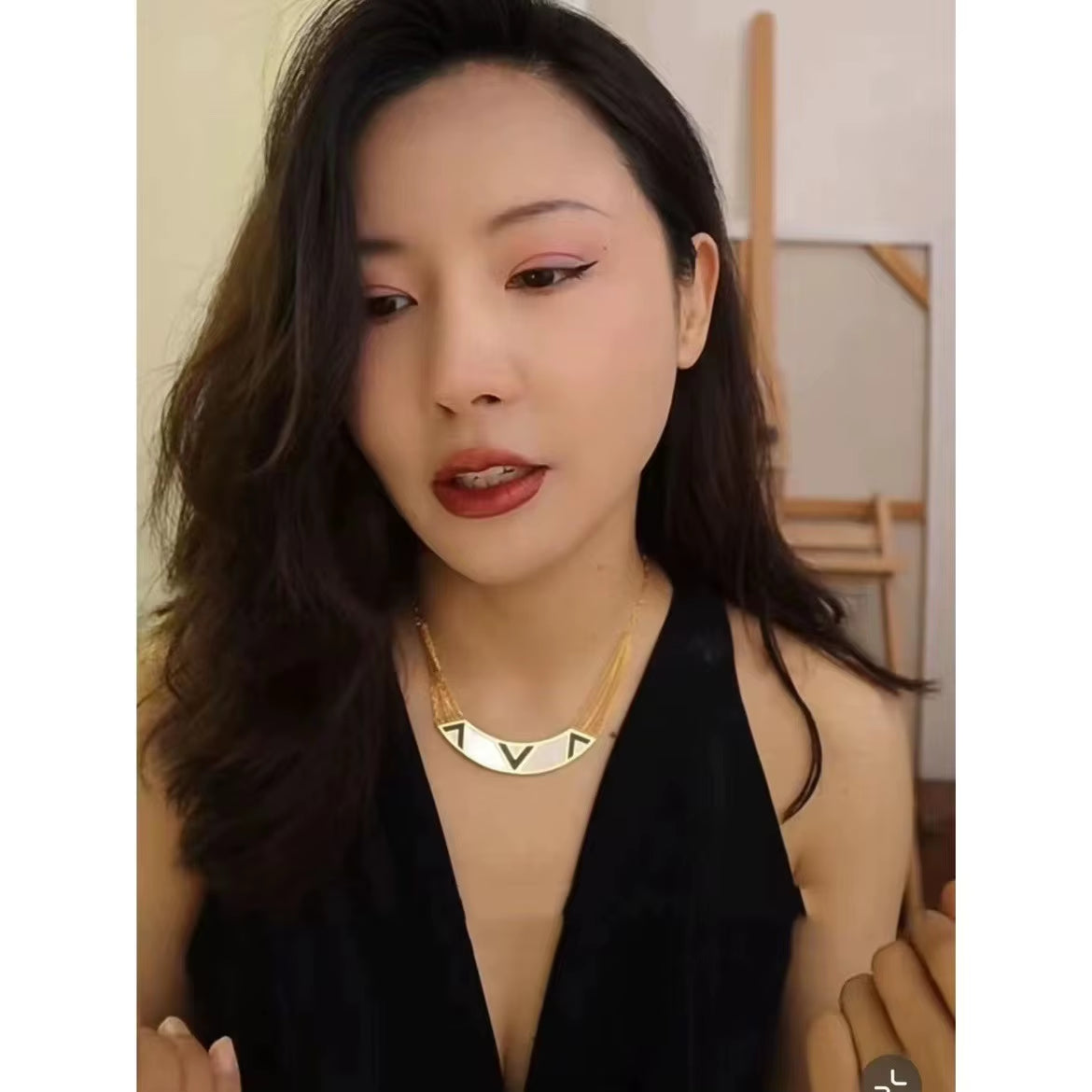 Eternal Light Egyptian Geometry Retro Minority Design White Fritillaria Necklace Luxury High-Grade Clavicle Chain