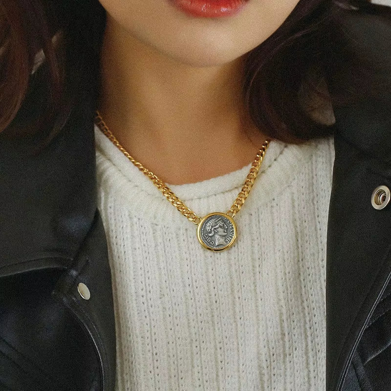 New Ancient Roman Necklace. Fashionable Golden Simplicity. Embossed Pattern Charm Ladies Necklace. Jewelry Girl Party Gif